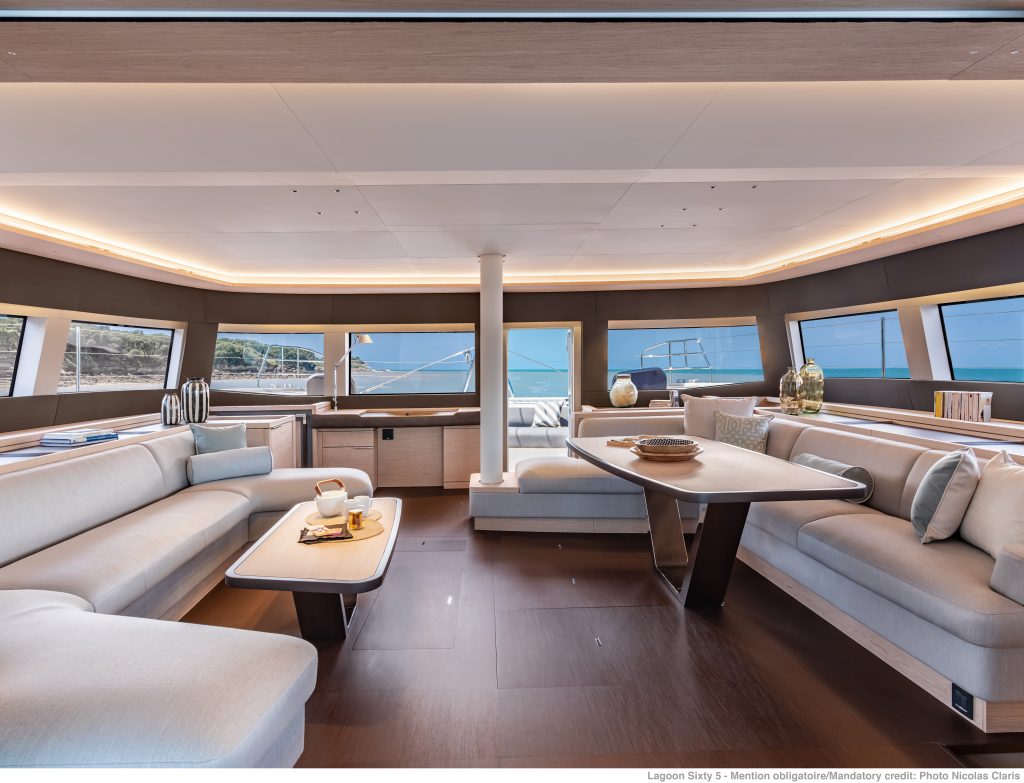 Yacht KINGFISHER V, Lagoon 65 CHARTERWORLD Luxury Superyacht Charters